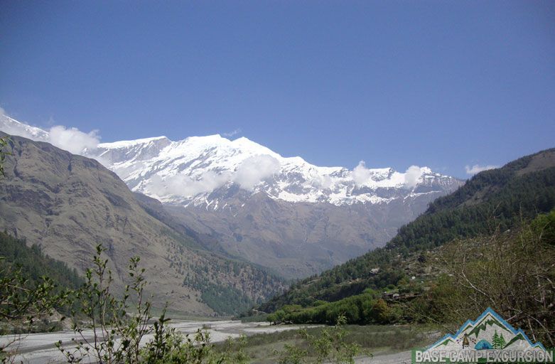 Kali Gandaki valley trek to Tatopani, deepest gorge, Marpha & Muktinath