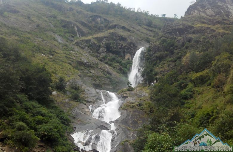 Rupse Falls on Kalopani to Tatopani trek distance, weather, route map via Ghasa & Dana