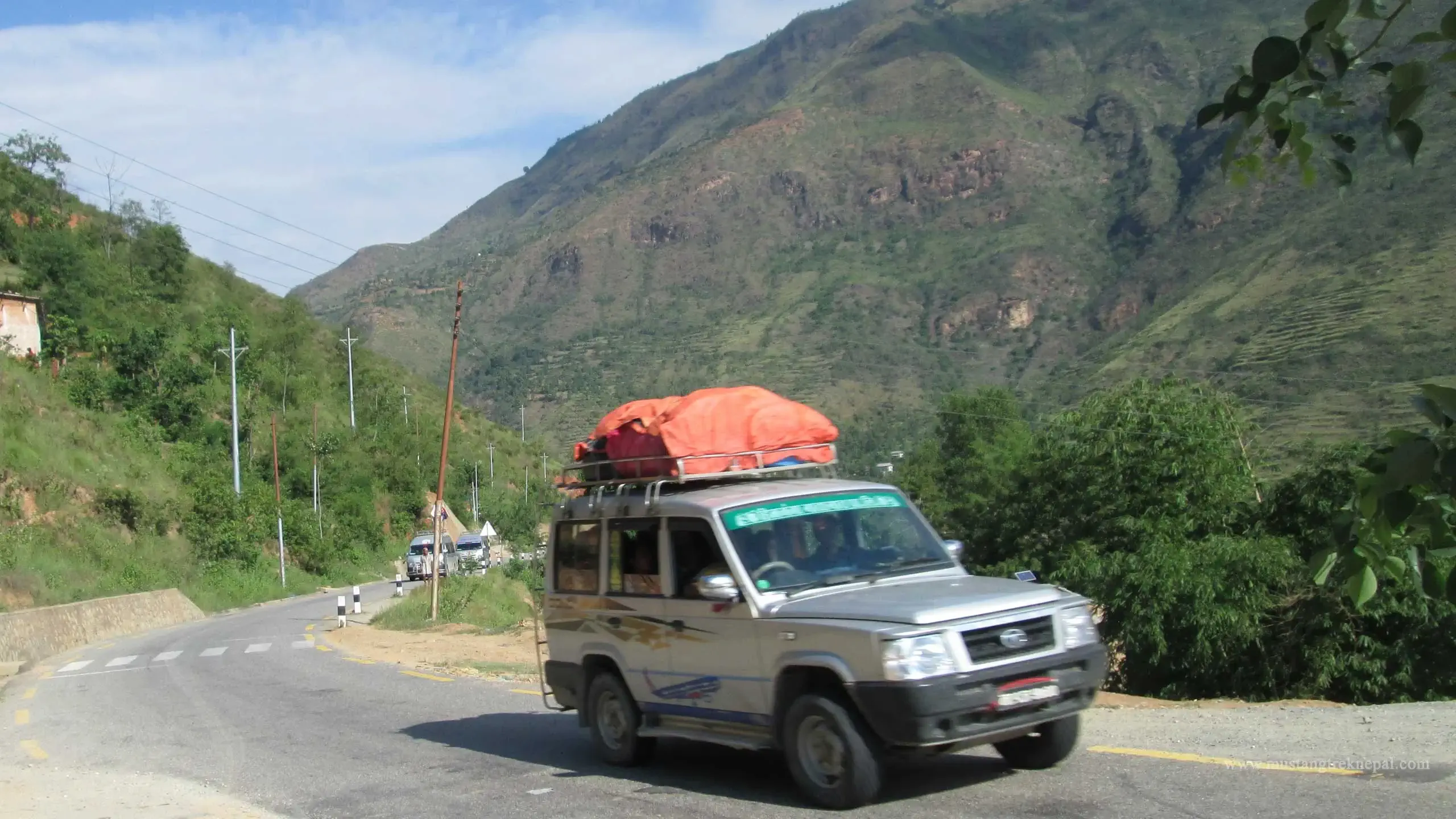 Book jeep or bus for Kathmandu to Syabrubesi distance via Dhunche