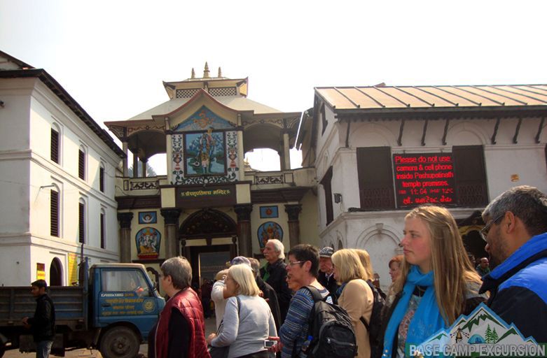 Nepal tour guide in Kathmandu - How to hire a guide in Kathmandu & place to hire a trekking guide Nepal