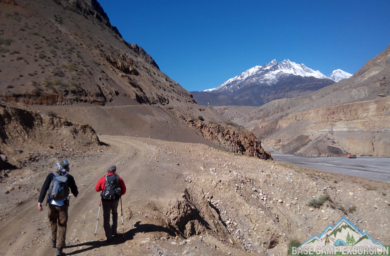 Nepal-Tibet salt trading path upper mustang trek duration