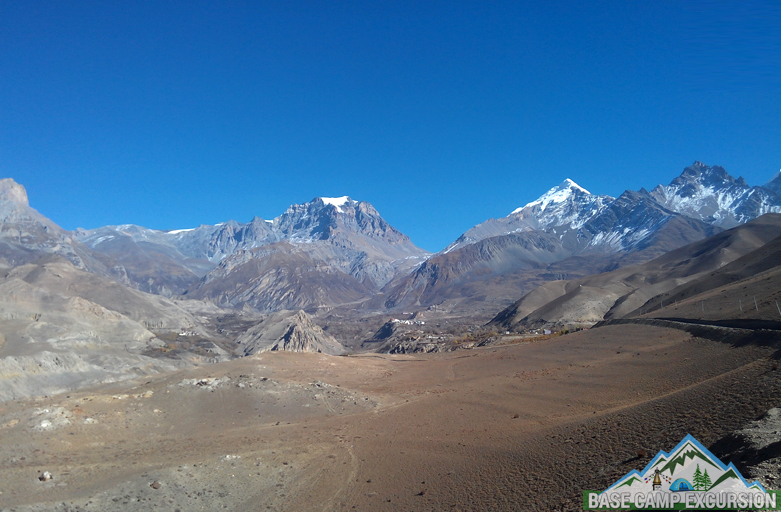 Annapurna circuit and upper mustang trek package cost details