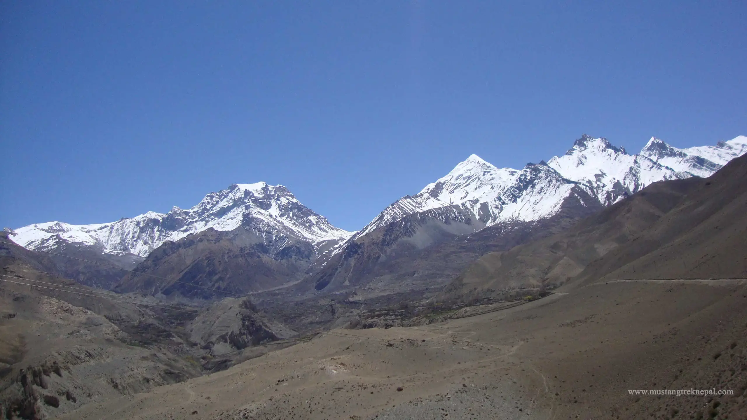 Annapurna circuit to upper mustang trek for small group & family