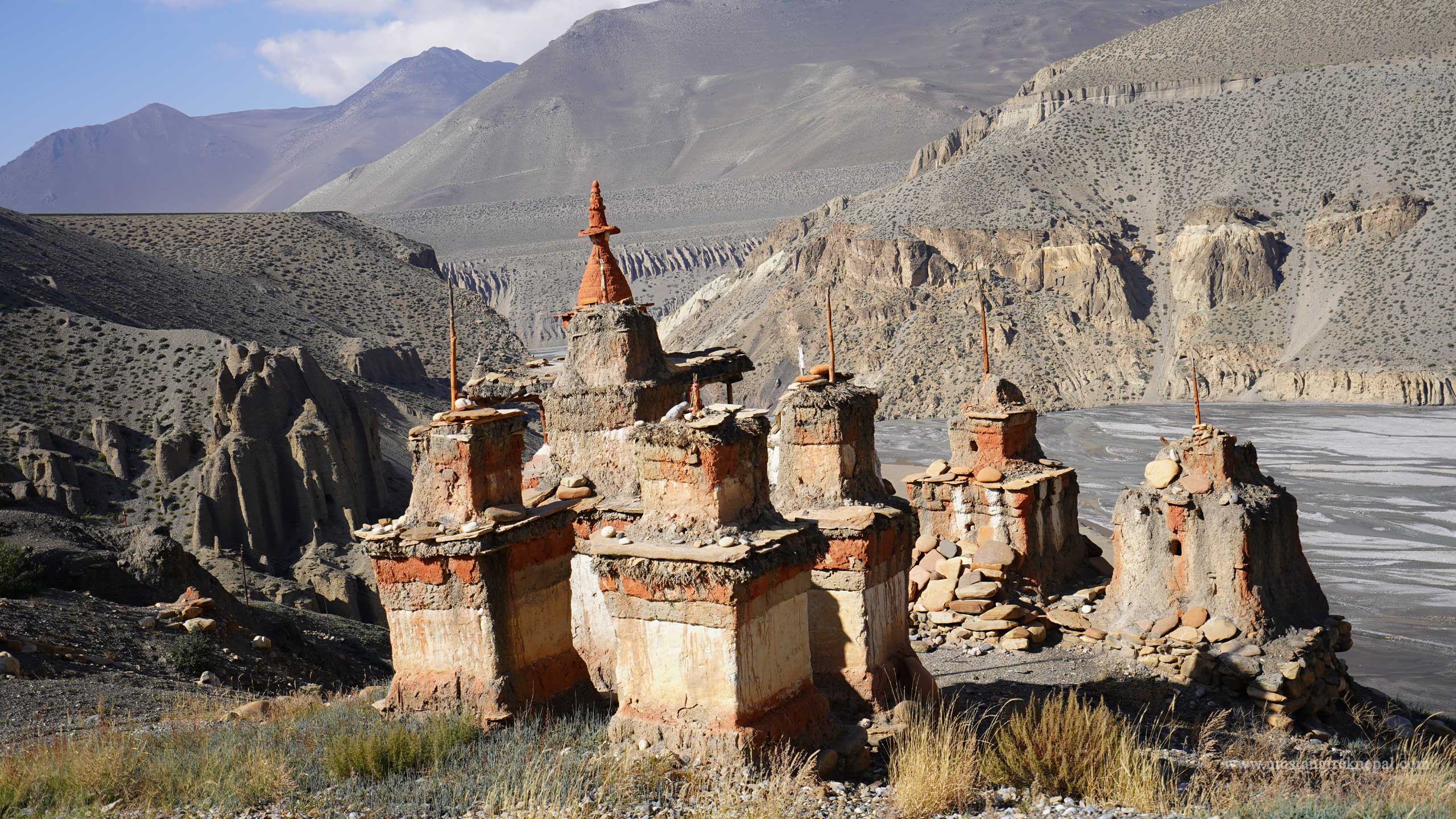 Mustang trekking tour packages Nepal lets go to trekking in mustang